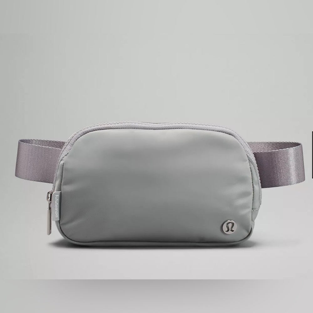 Lululemon Everywhere Belt Bag 1L - Silver Drop / Grey EUC
